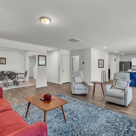 Spacious Pet Friendly Retreat Perfect For Families Home